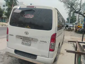 Toyota HiAce 2016 White