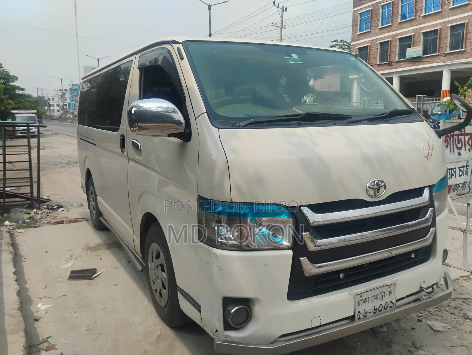 Toyota HiAce 2016 White