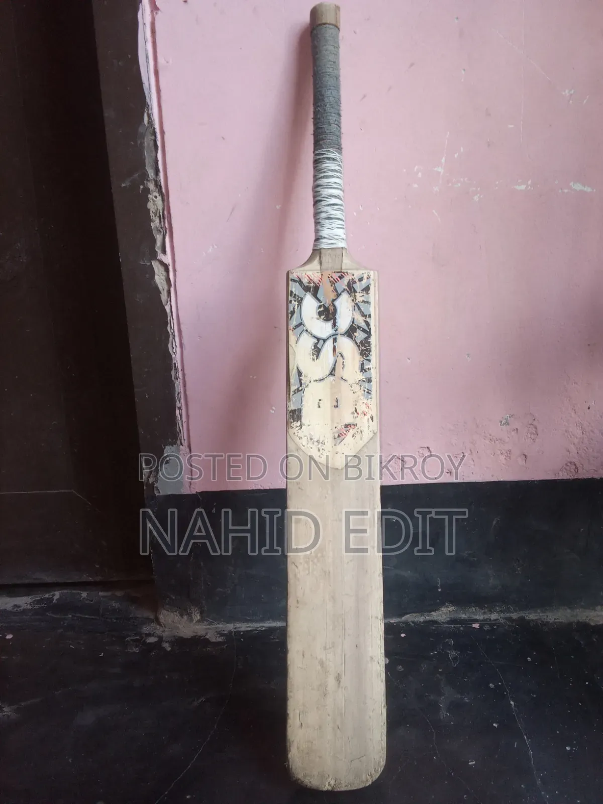 কার্ড ডিউস বল খেলা ব্যাট