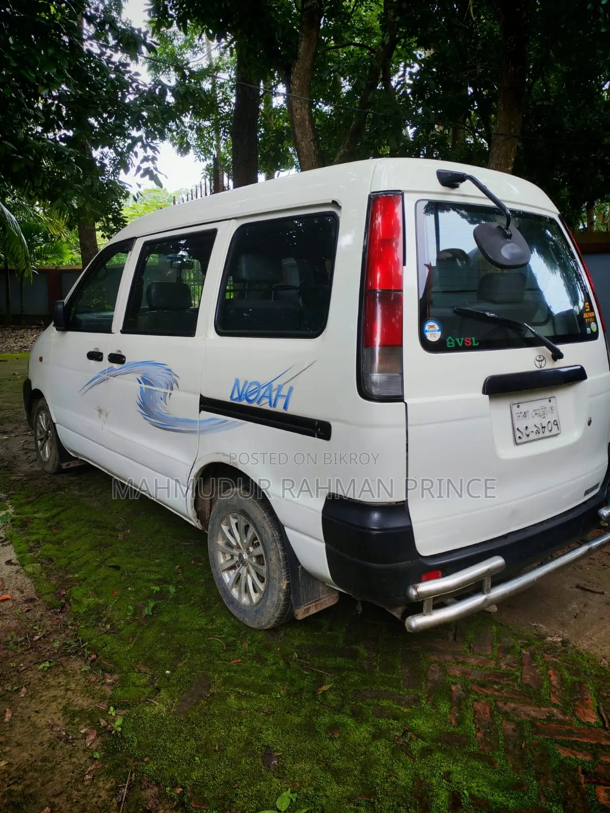 Toyota Noah 2.0 FWD (8 Seater) 2005 White