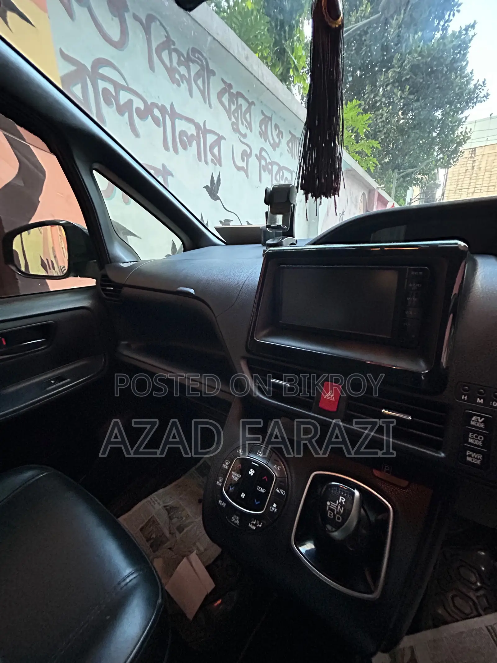 Toyota Voxy Hybrid X 2WD 7-Seater 2016 Black