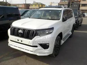 টয়োটা ল্যান্ড ক্রুজার প্রাডো ২০২২ পার্ল