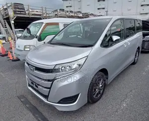 Toyota Noah 1.8 FWD Hybrid (7 seater) 2021 Silver