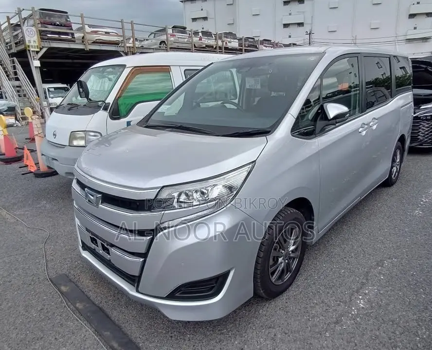 Toyota Noah 1.8 FWD Hybrid (7 seater) 2021 Silver