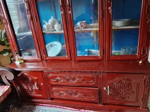 মেহগিনি কাঠের তৈরি শোকেস একদম নতুন