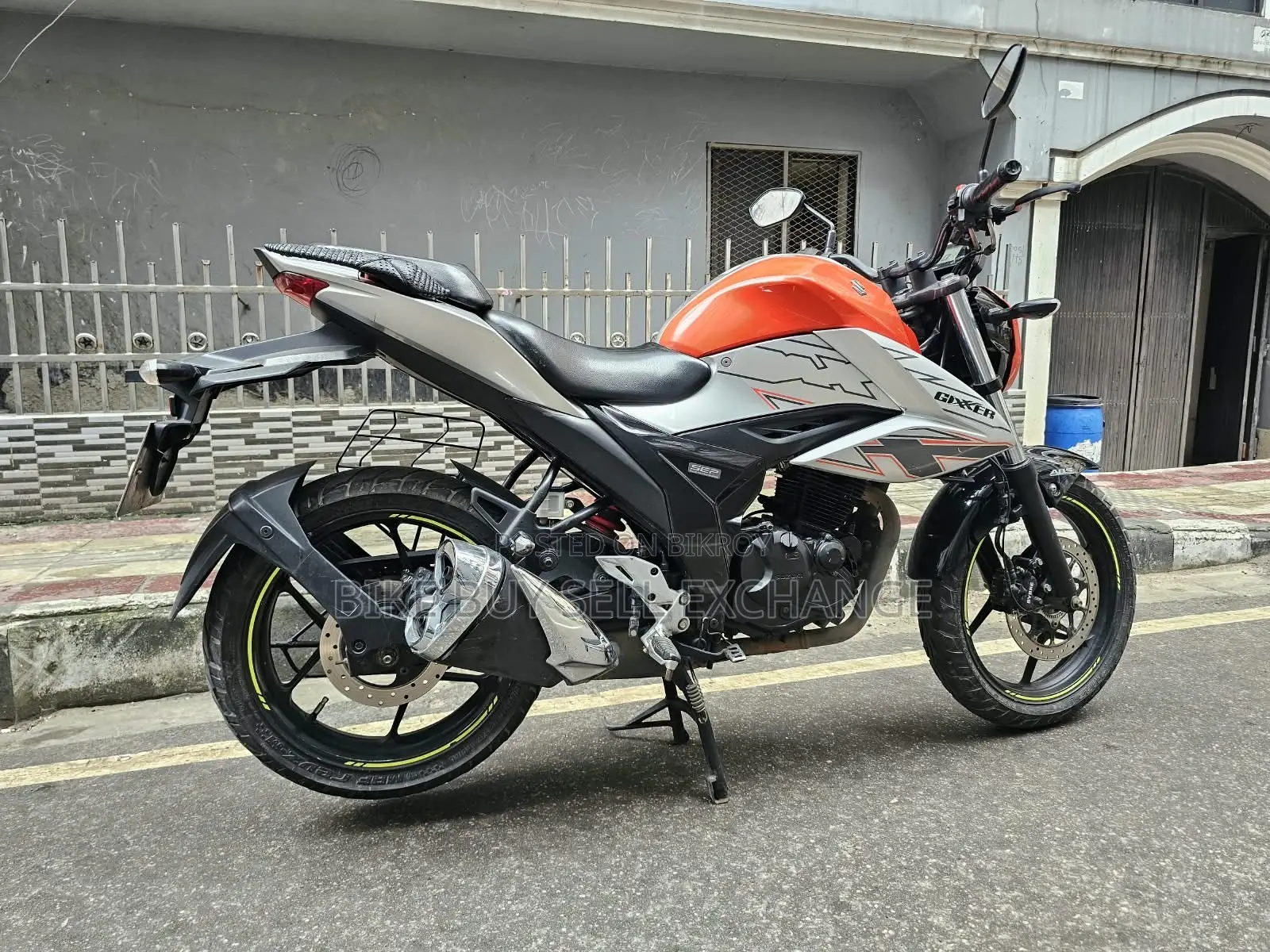 Suzuki Gixxer 2023 Orange