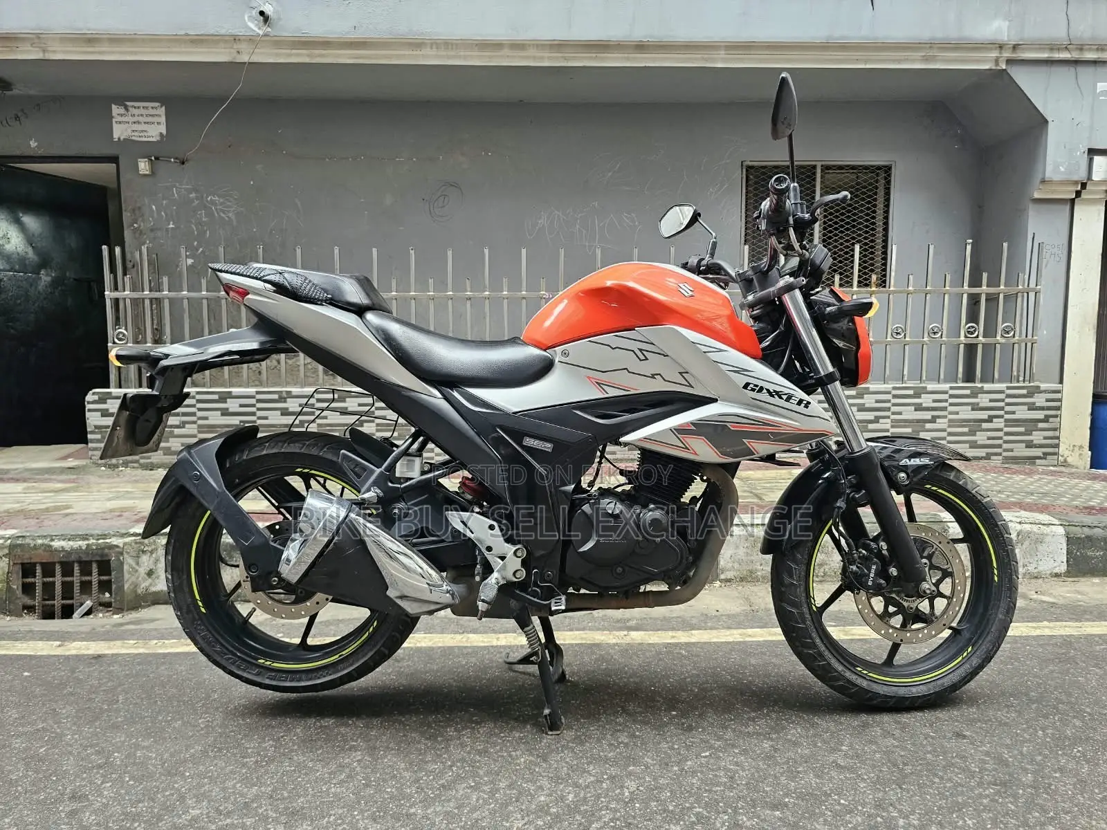 Suzuki Gixxer 2023 Orange