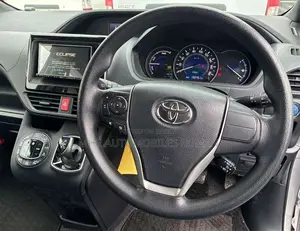 Toyota Noah 1.8 FWD Hybrid (7 seater) 2021 Silver