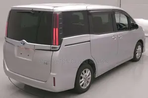 Toyota Noah 1.8 FWD Hybrid (7 seater) 2021 Silver