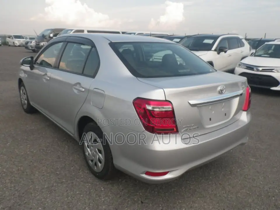 Toyota Axio 2021 Silver