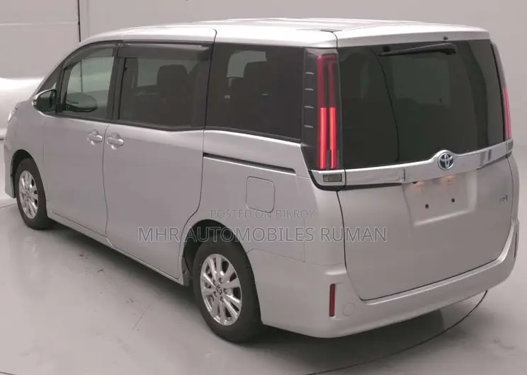 Toyota Noah 1.8 FWD Hybrid (7 seater) 2021 Silver