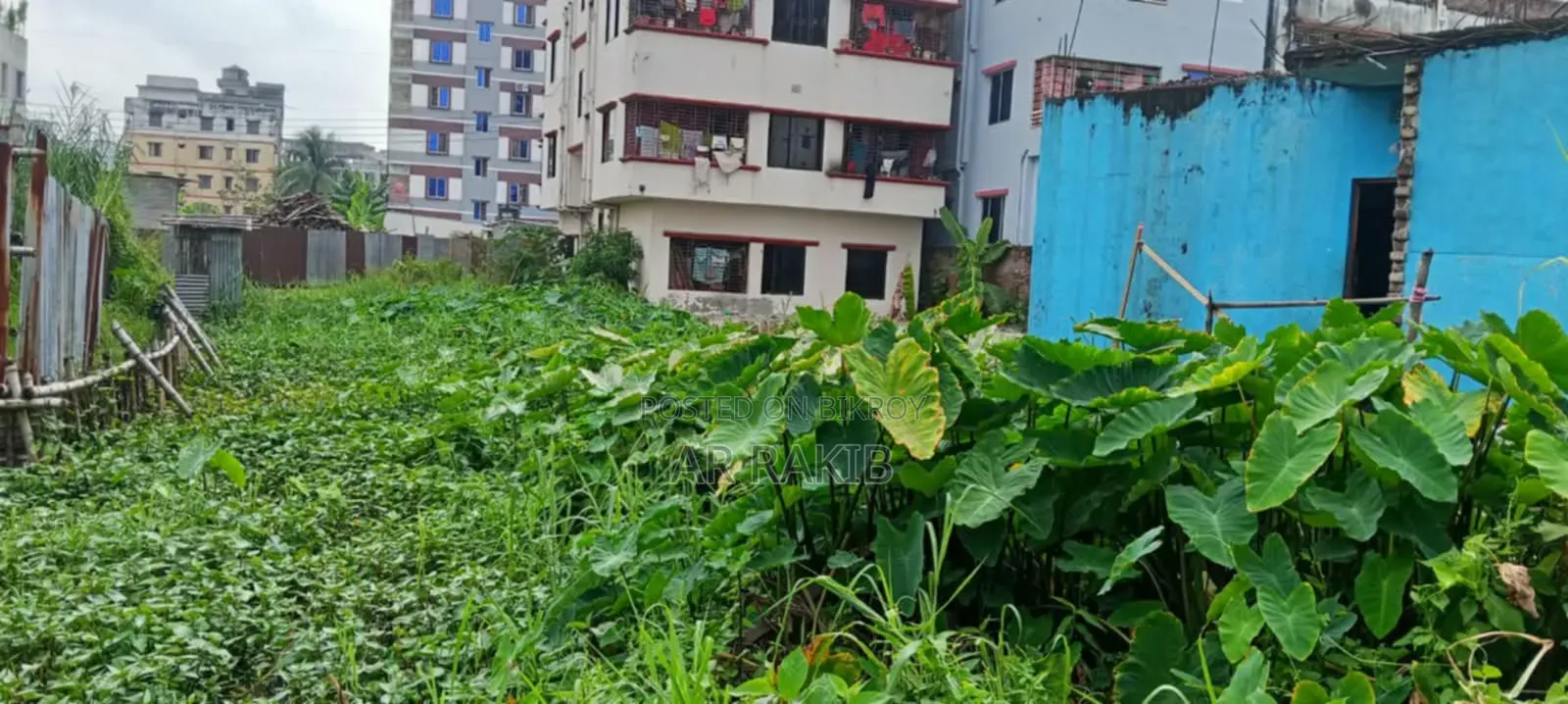 তুষারধারা আবাসিক এলাকায় ২ কাঠা নালা জমির উপরে ১কাঠায় বাড়িসহ বিক্রি।