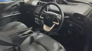 Toyota Prius 4dr Hatchback (1.8L 4cyl gas/electric hybrid CVT) 2016