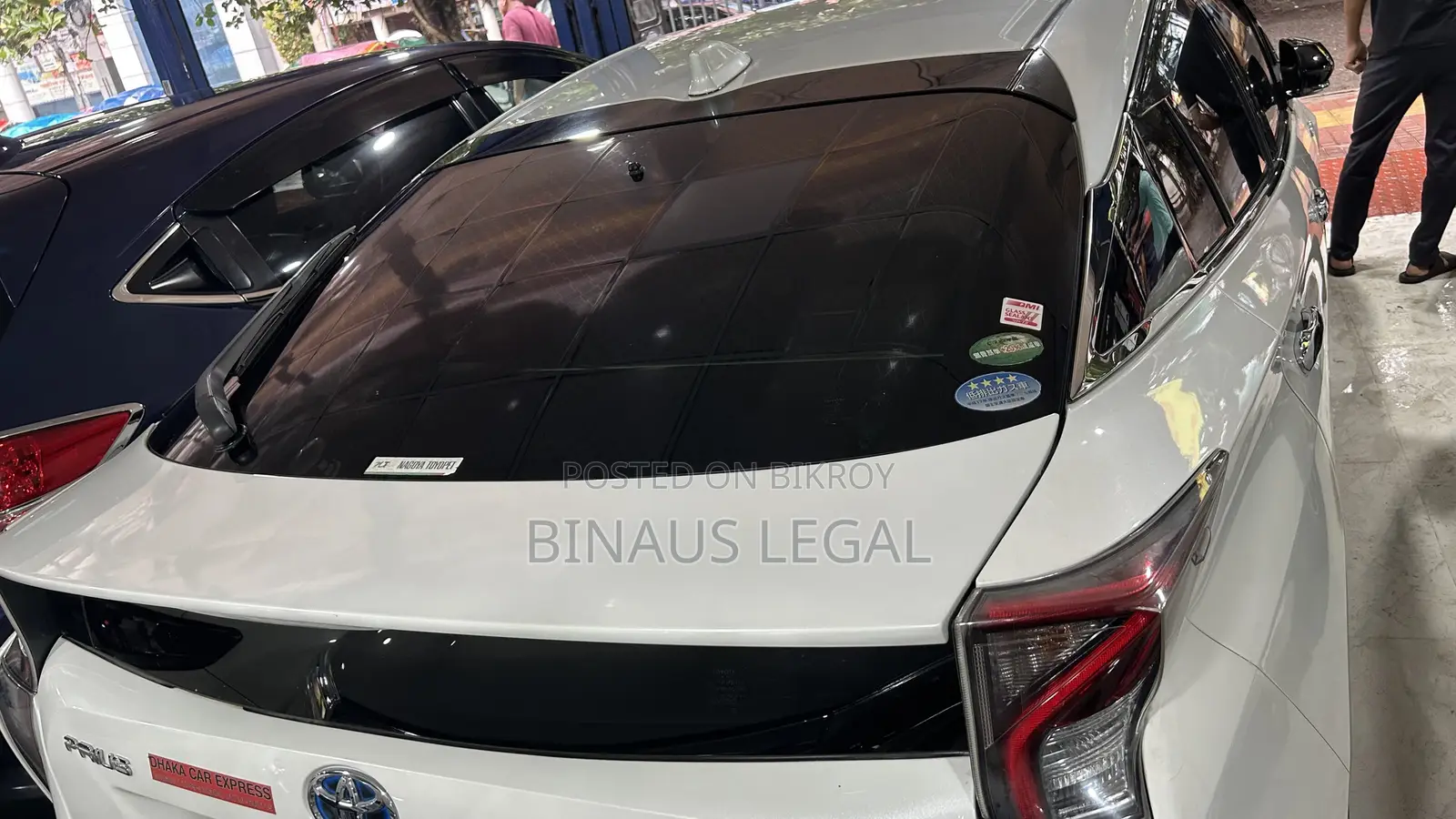 Toyota Prius 4dr Hatchback (1.8L 4cyl gas/electric hybrid CVT) 2016