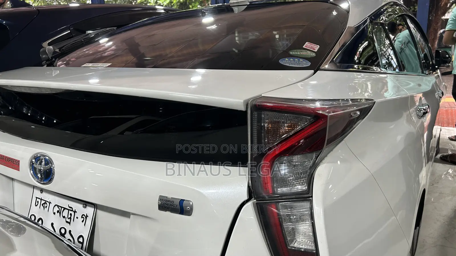 Toyota Prius 4dr Hatchback (1.8L 4cyl gas/electric hybrid CVT) 2016