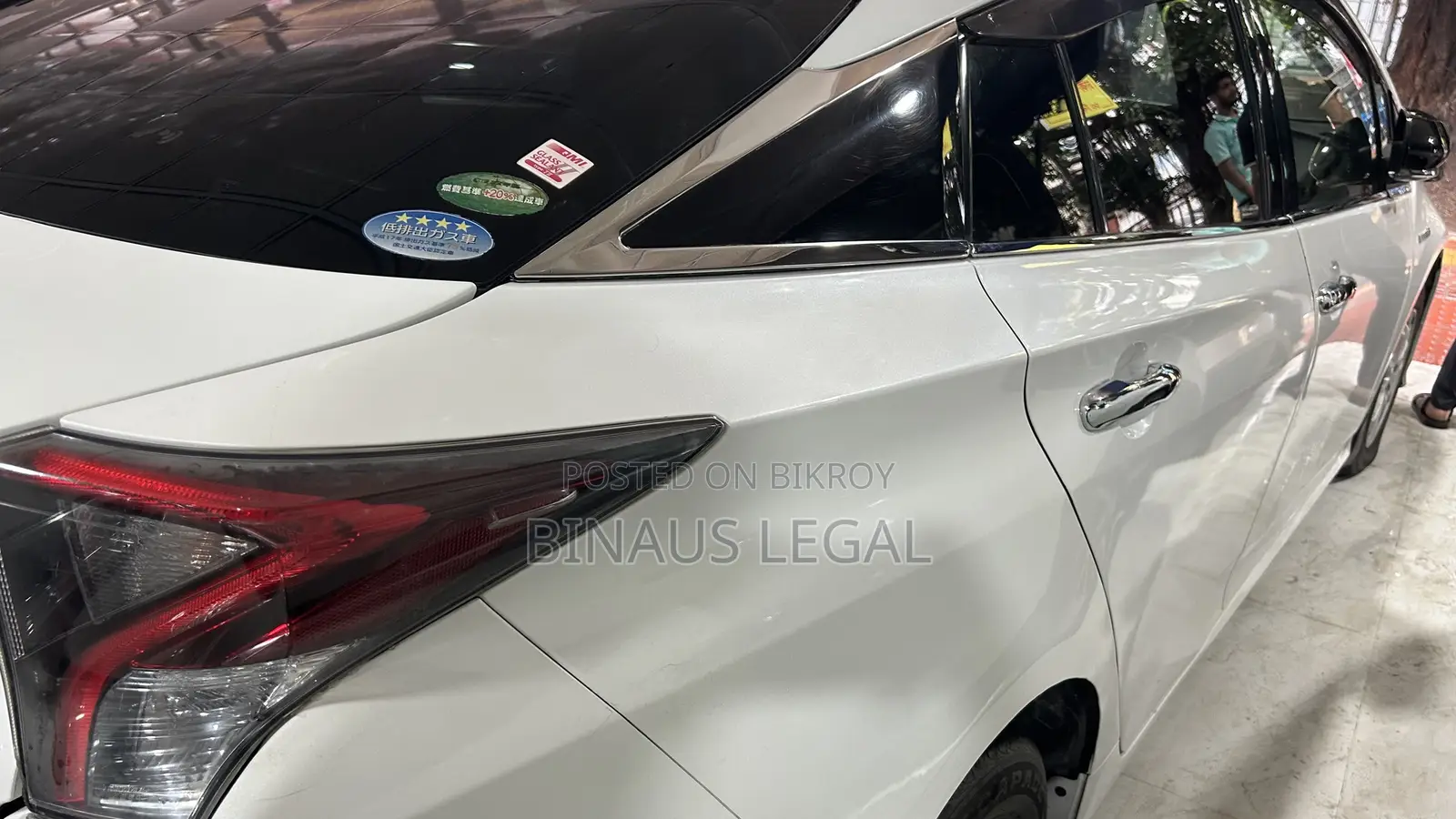 Toyota Prius 4dr Hatchback (1.8L 4cyl gas/electric hybrid CVT) 2016
