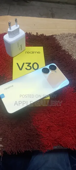 New Realme V30 128 GB Gold