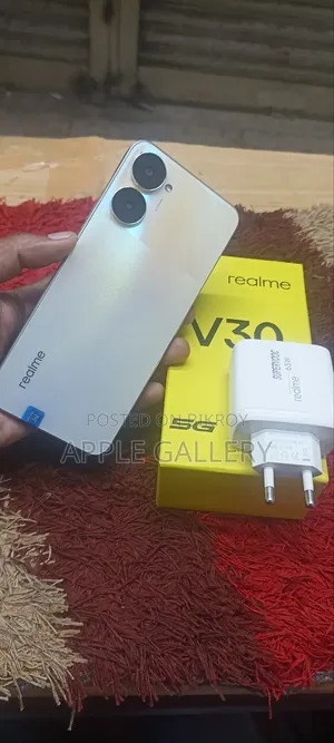 New Realme V30 128 GB Gold