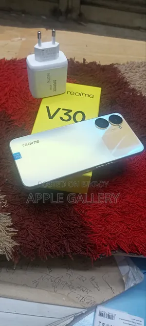 New Realme V30 128 GB Gold