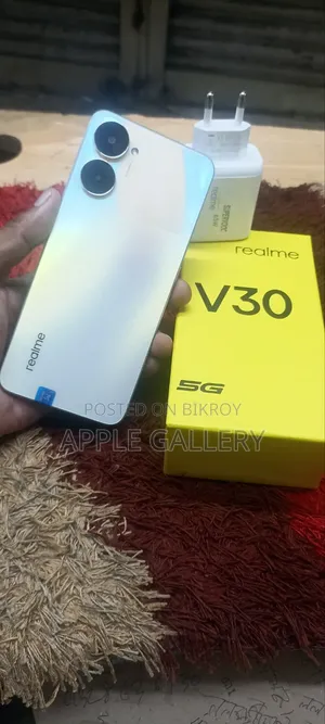 New Realme V30 128 GB Gold