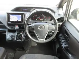 Toyota Noah 2.0 FWD (8 Seater) 2021 Silver
