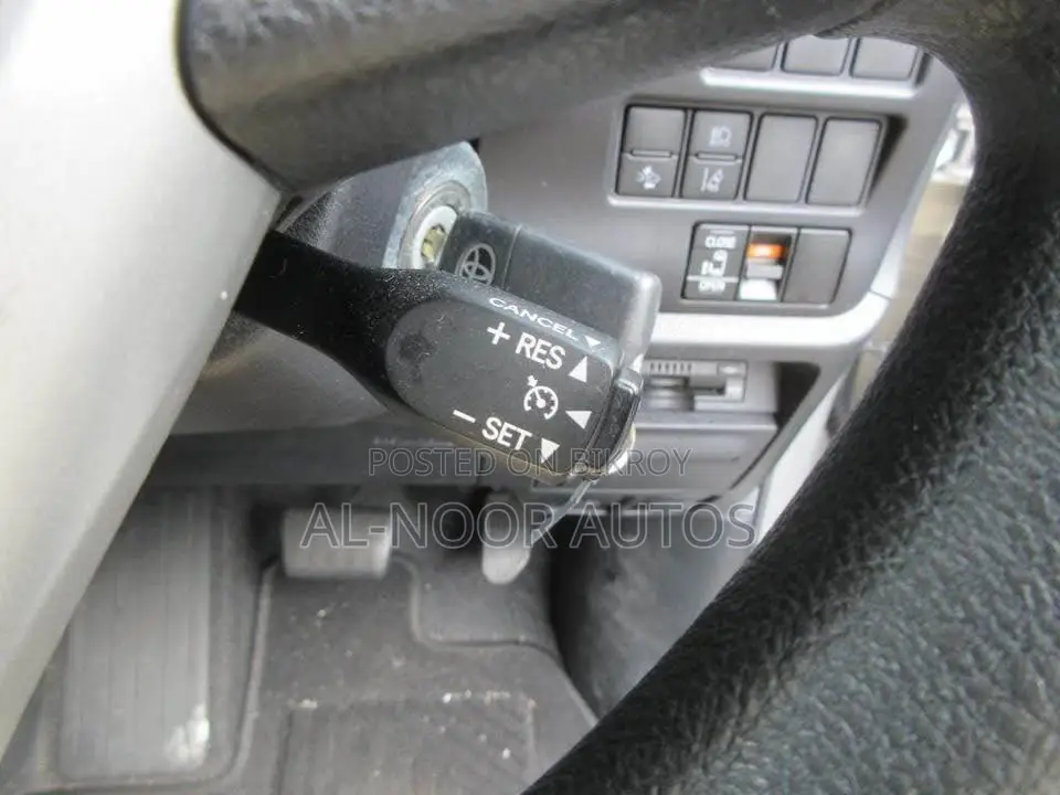 Toyota Noah 2.0 FWD (8 Seater) 2021 Silver