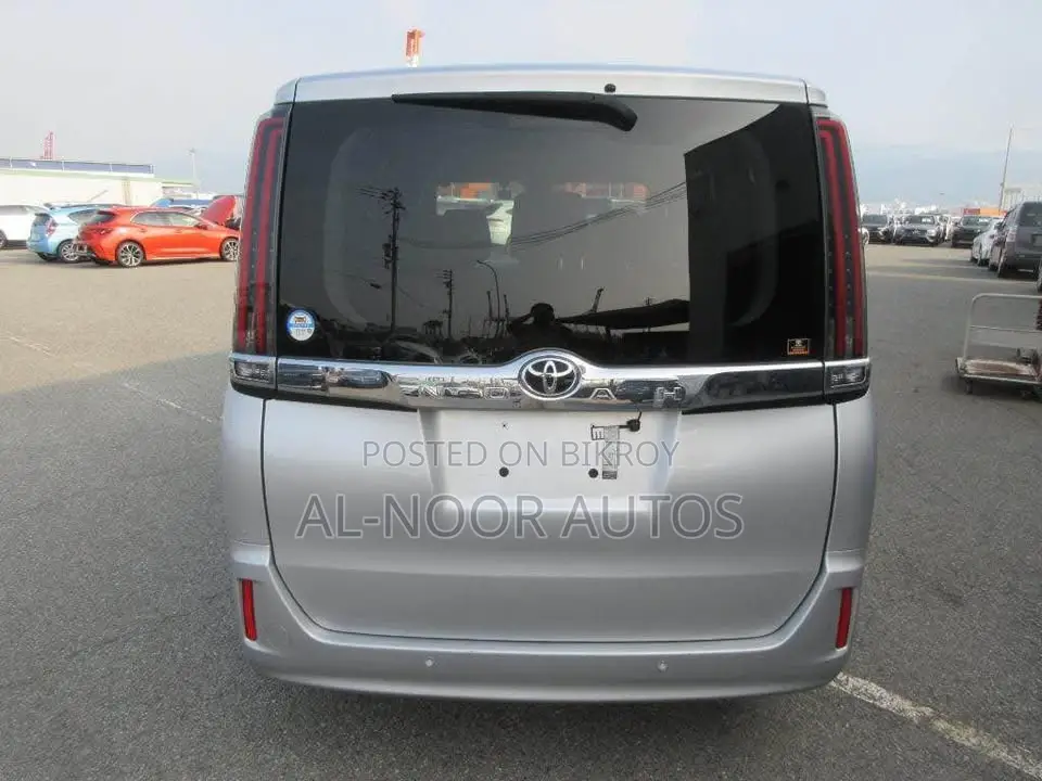 Toyota Noah 2.0 FWD (8 Seater) 2021 Silver