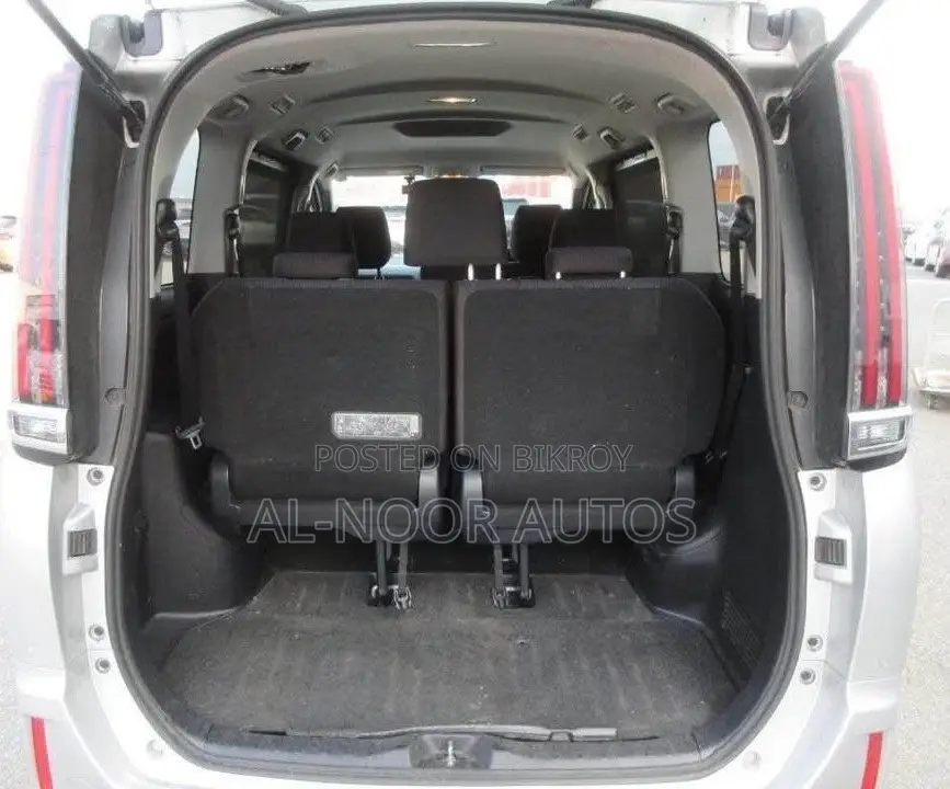 Toyota Noah 2.0 FWD (8 Seater) 2021 Silver
