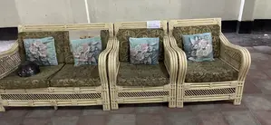 সোফা সেট বিক্রয় হবে । ফোমের গদি ও কুশন সহ ।