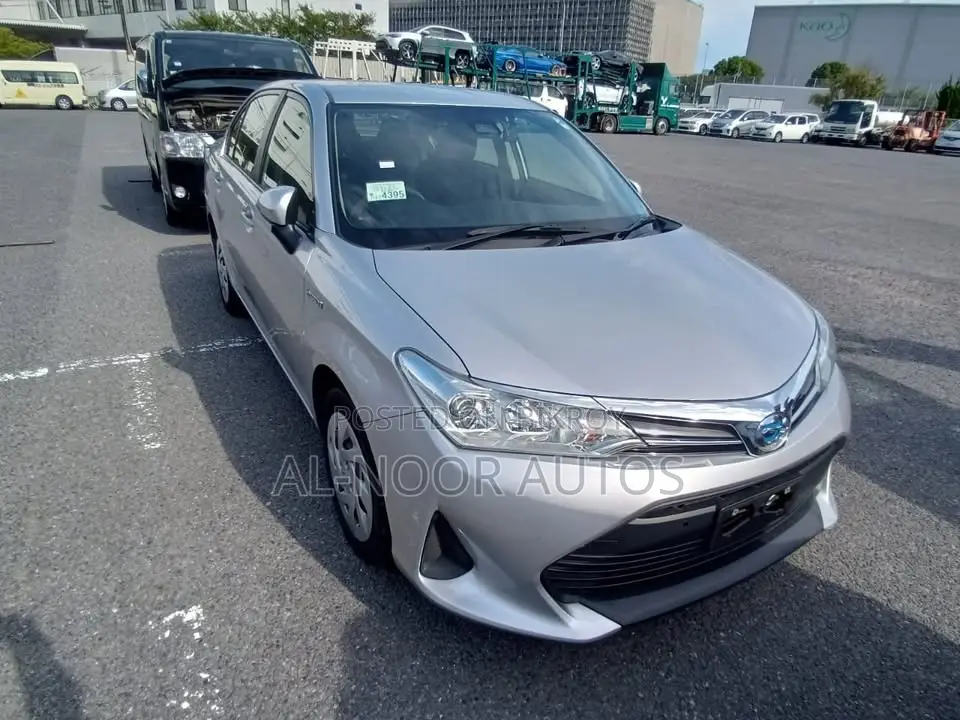Toyota Axio 2021 Silver