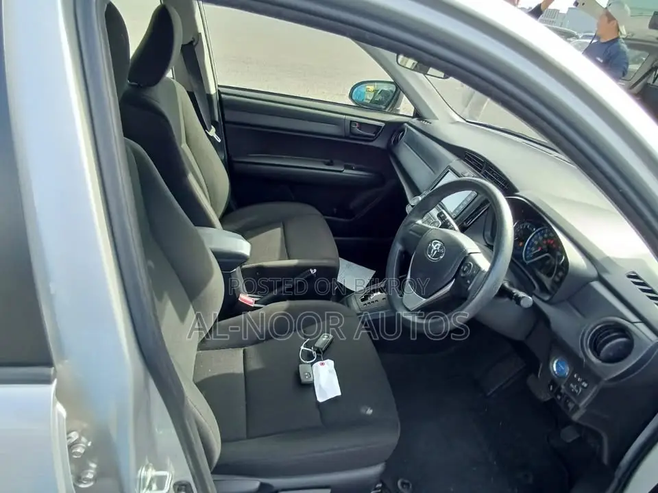Toyota Axio 2021 Silver