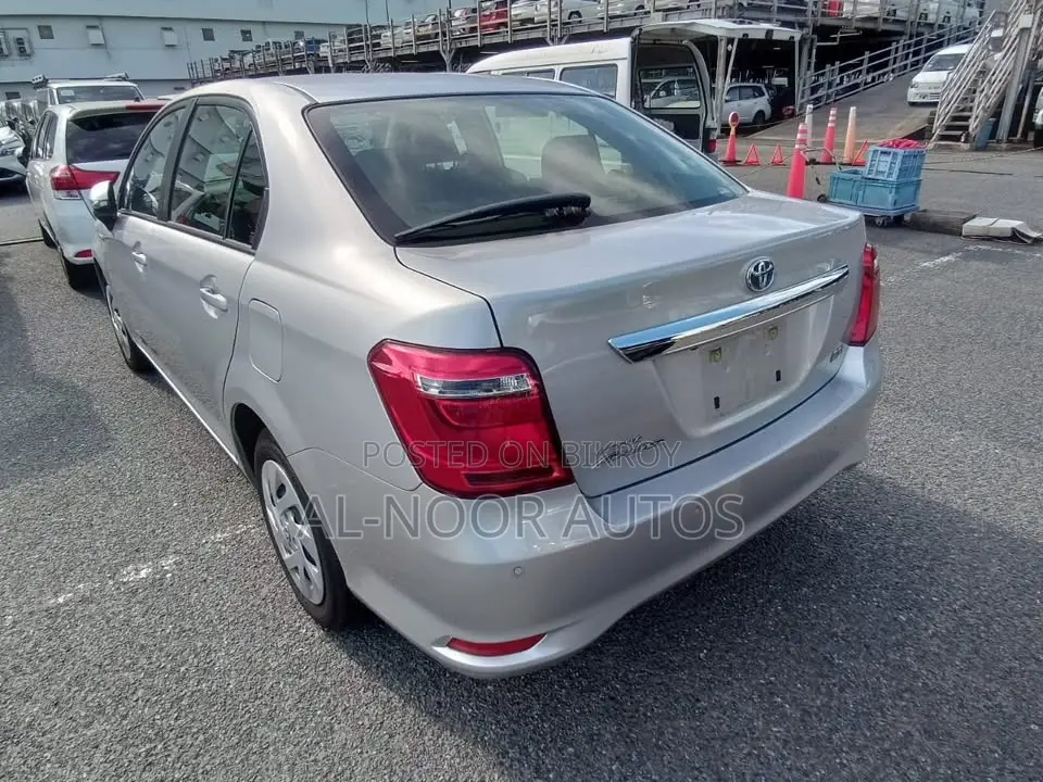 Toyota Axio 2021 Silver