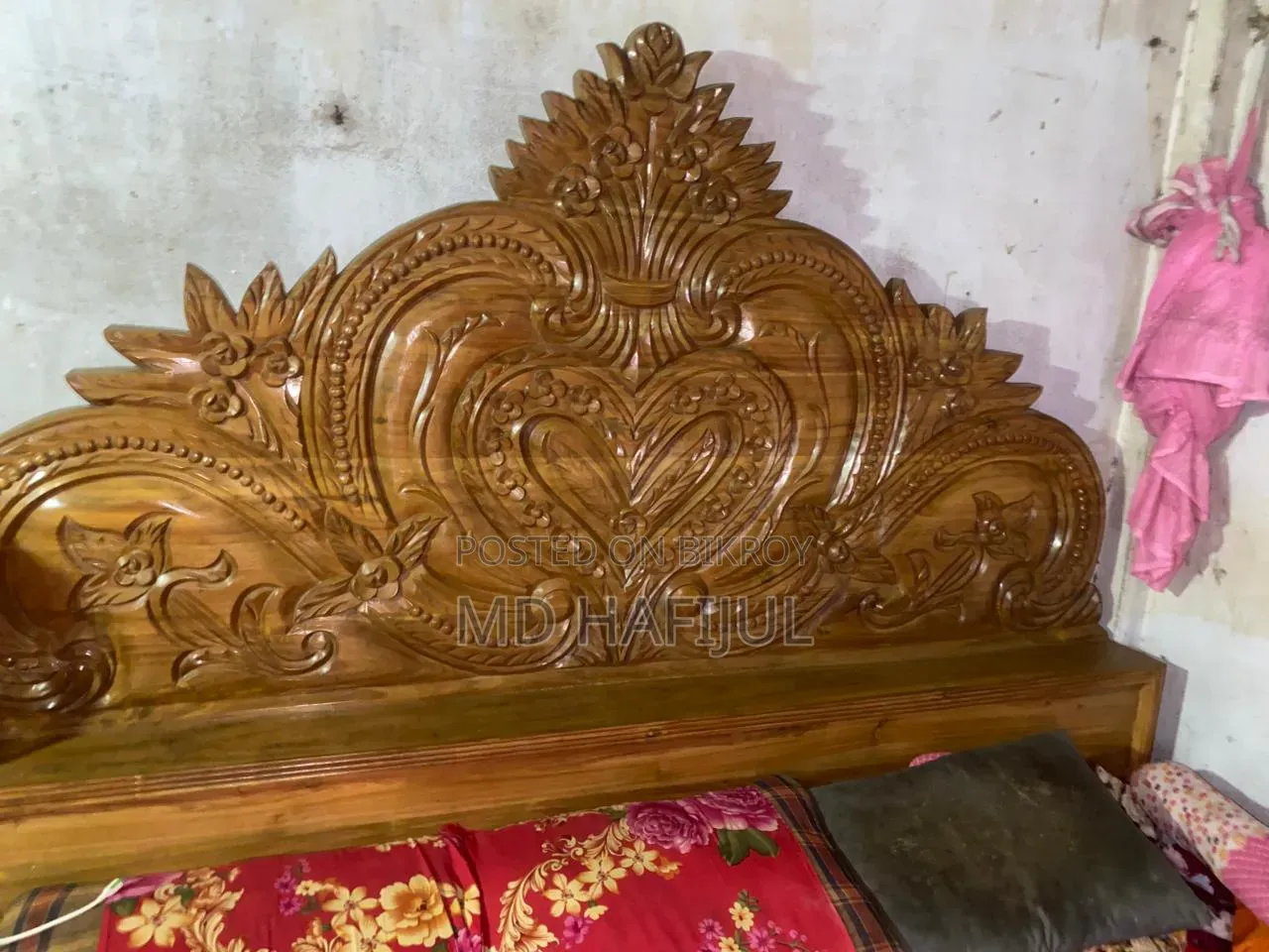 কাঠের তৈরি খাট