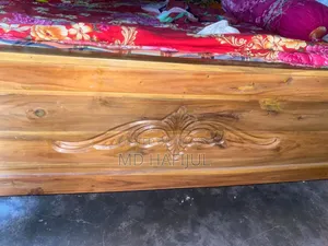 কাঠের তৈরি খাট