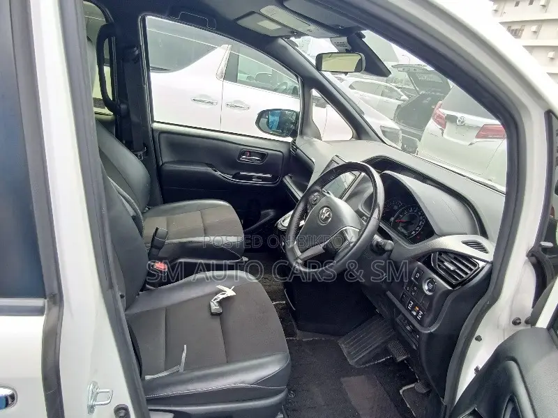 Toyota Noah 2021 Pearl