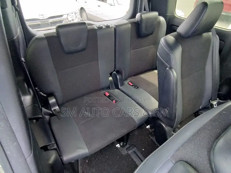 Toyota Noah 2021 Pearl