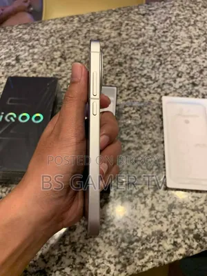 আইকিউওও ২৫৬ জিবি সাদা