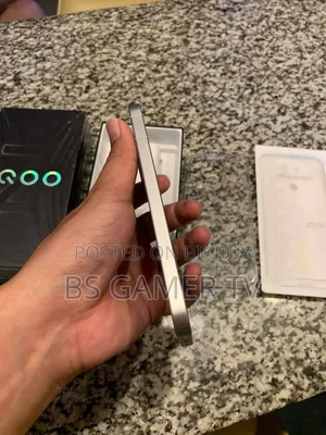 আইকিউওও ২৫৬ জিবি সাদা