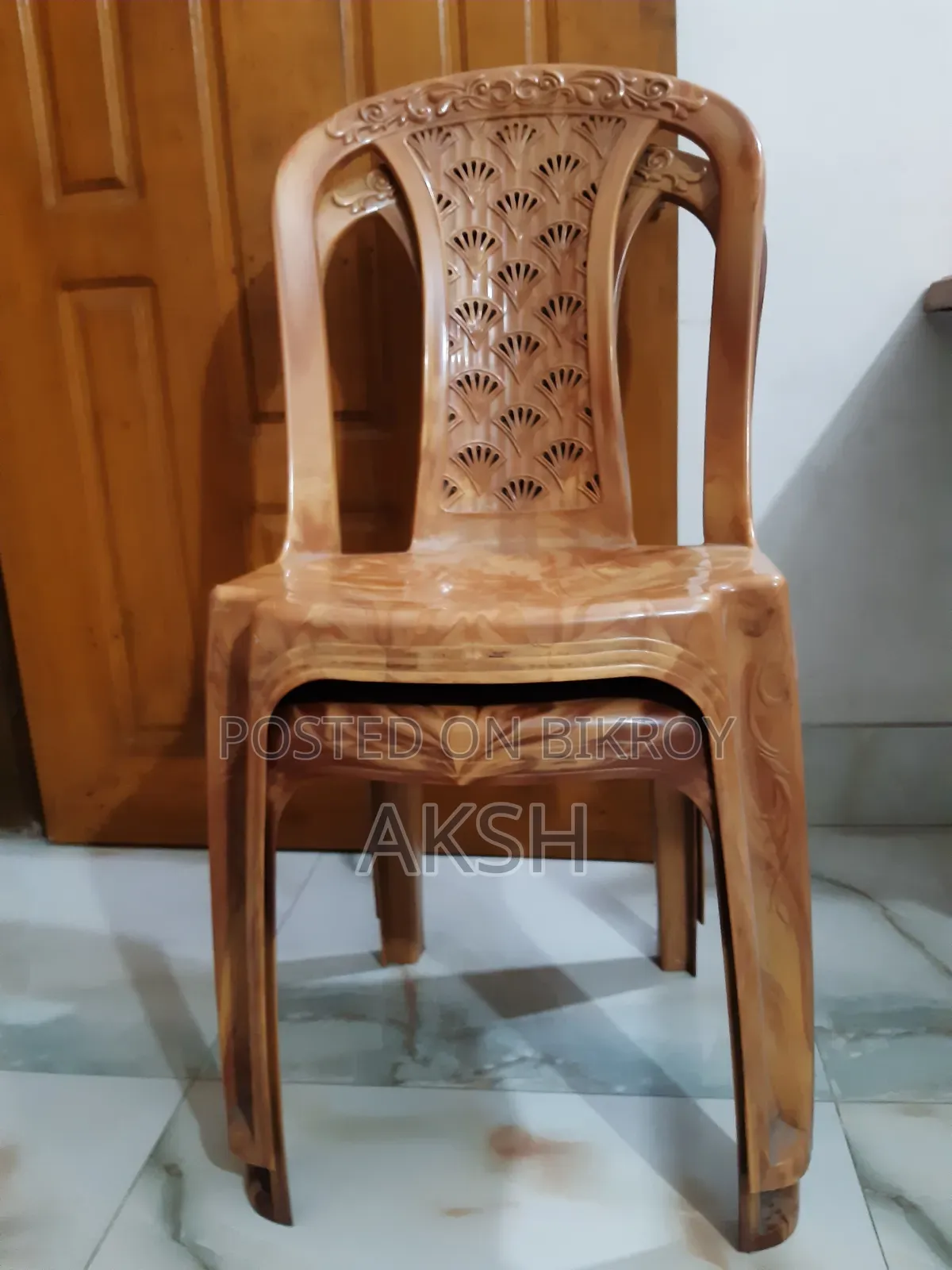 চেয়ার  বিক্রি হবে