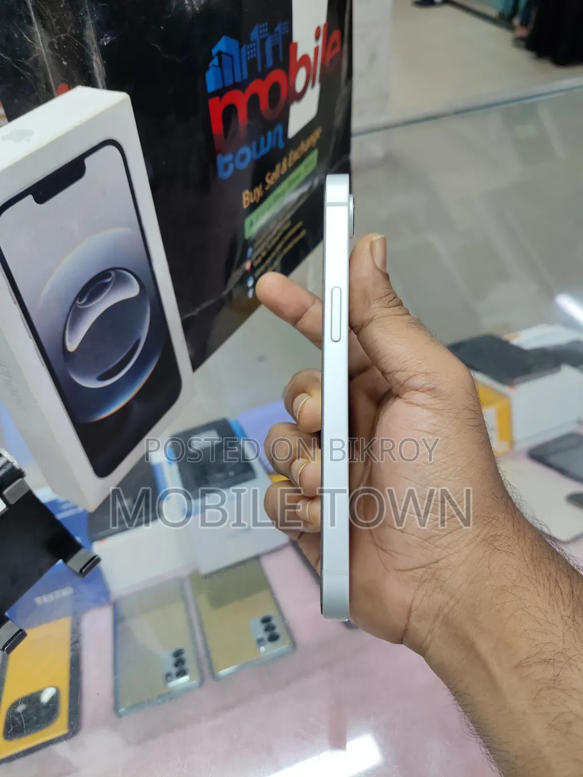 অ্যাপল আইফোন ১৬ই ২৫৬ জিবি হোয়াইট