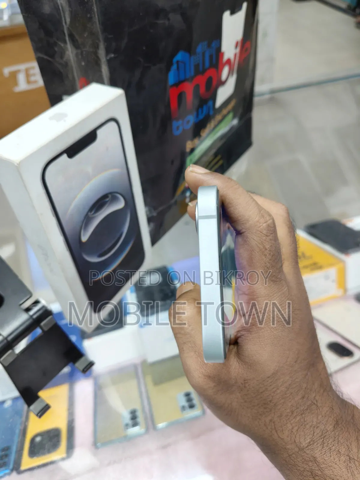 অ্যাপল আইফোন ১৬ই ২৫৬ জিবি হোয়াইট