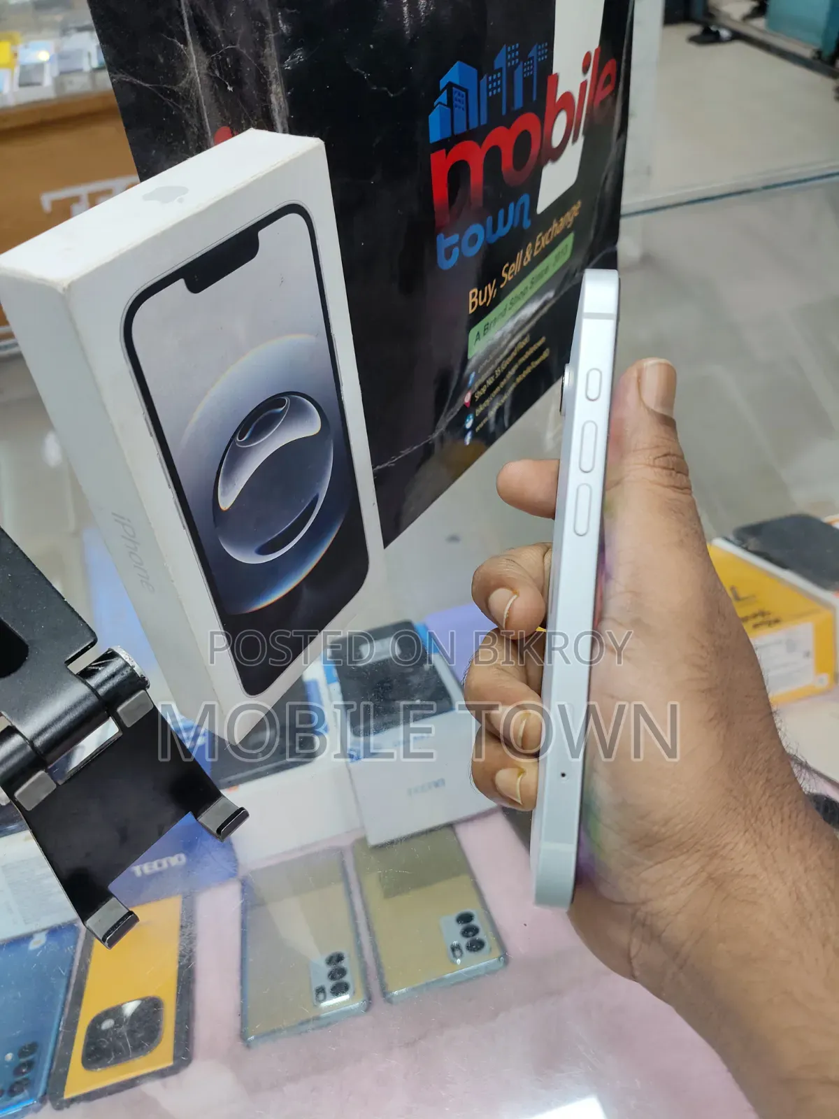 অ্যাপল আইফোন ১৬ই ২৫৬ জিবি হোয়াইট