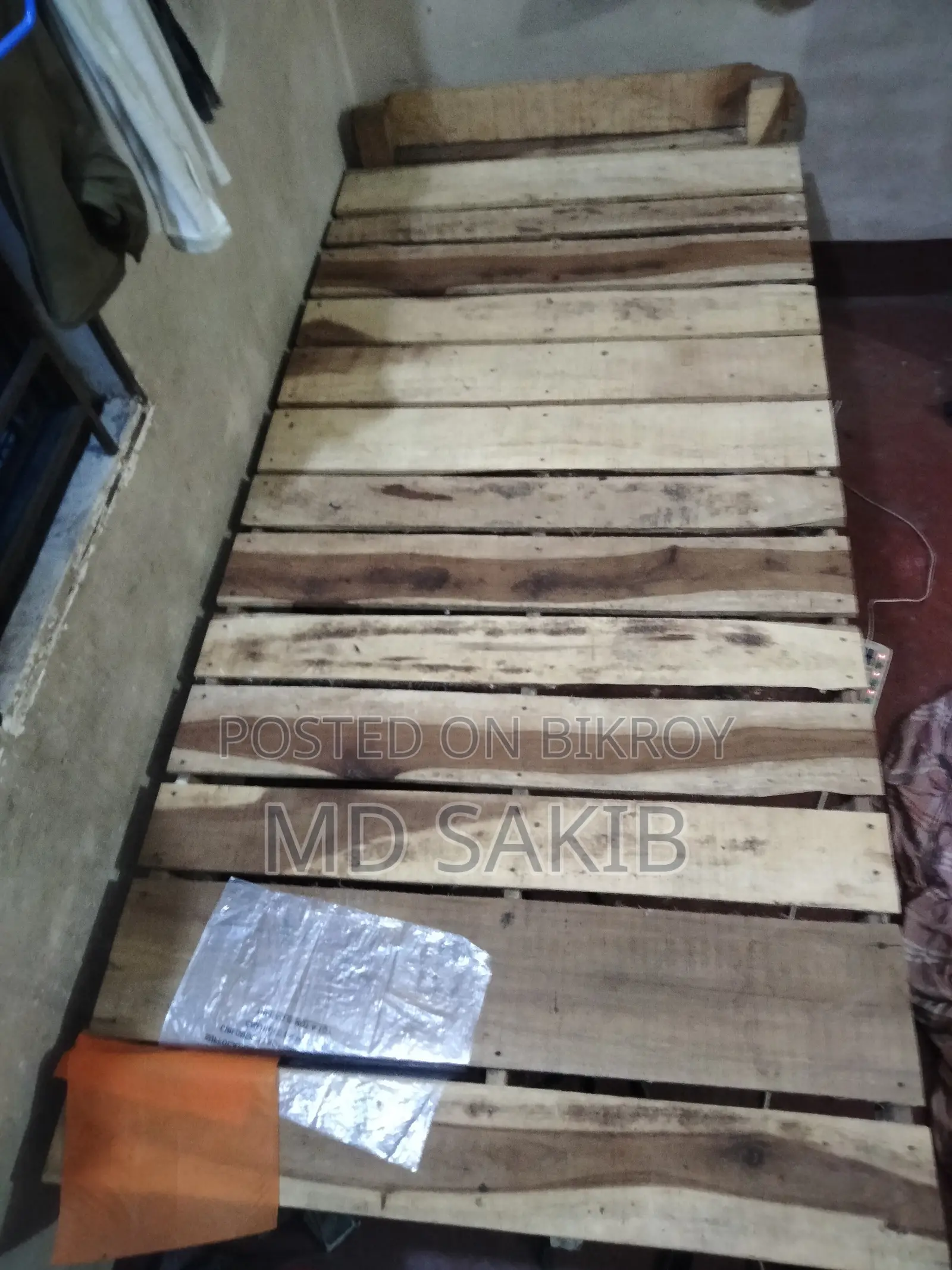একটি সিংগেল চকি বিক্র‍য় হবে।
