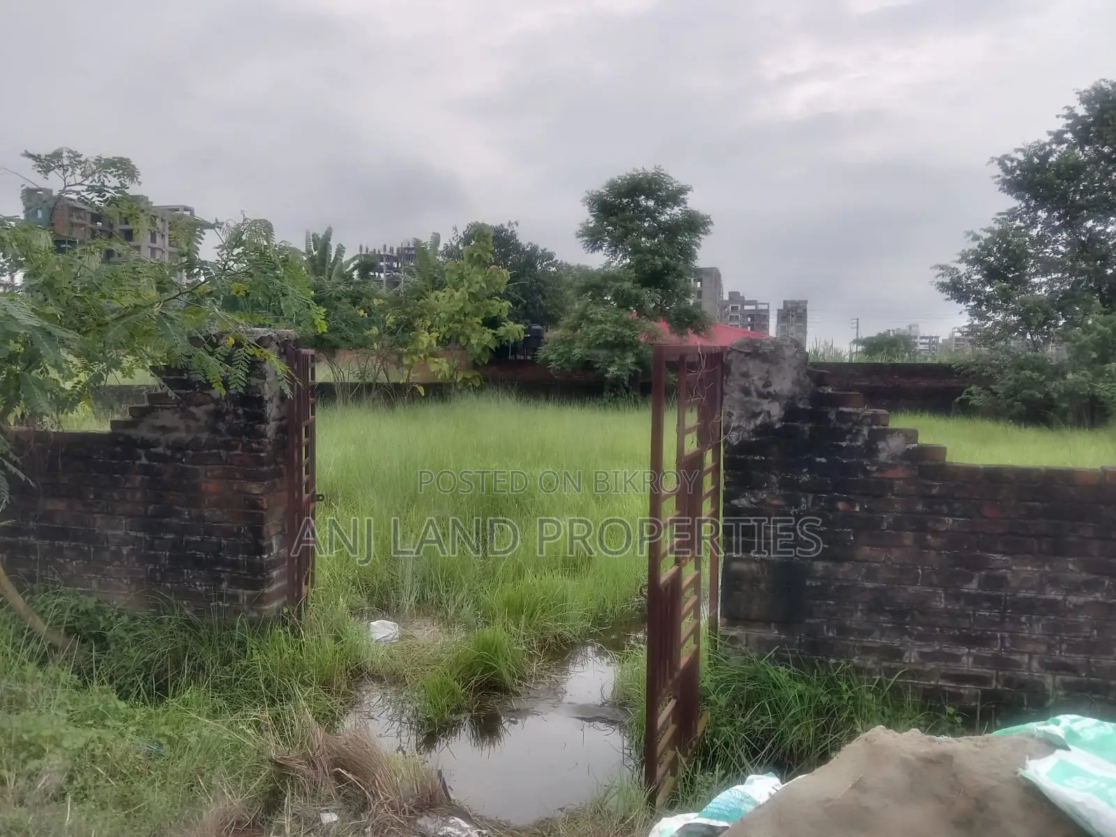 এন-ব্লকে ৯০০০ সিরিয়ালে ৩+৩=৬ কাঠা দক্ষিন মুখি প্লট বিক্রয়