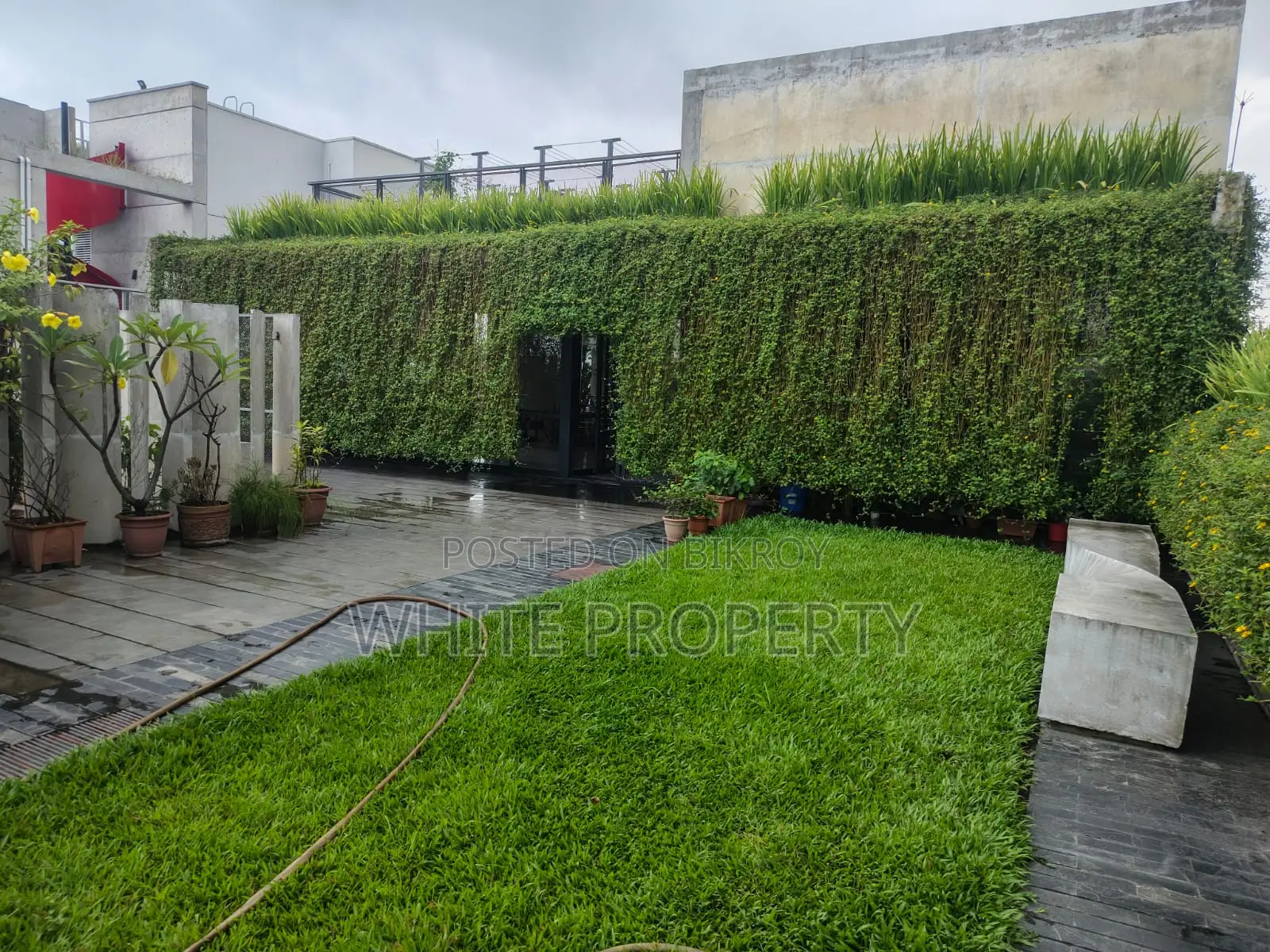 4bdrm Apartment in White Property, Gulshan for rent