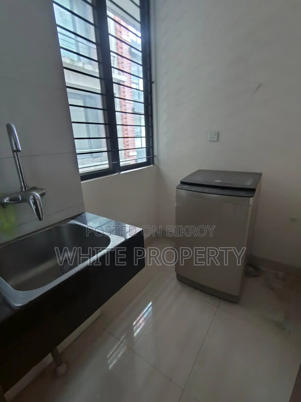 4bdrm Apartment in White Property, Gulshan for rent