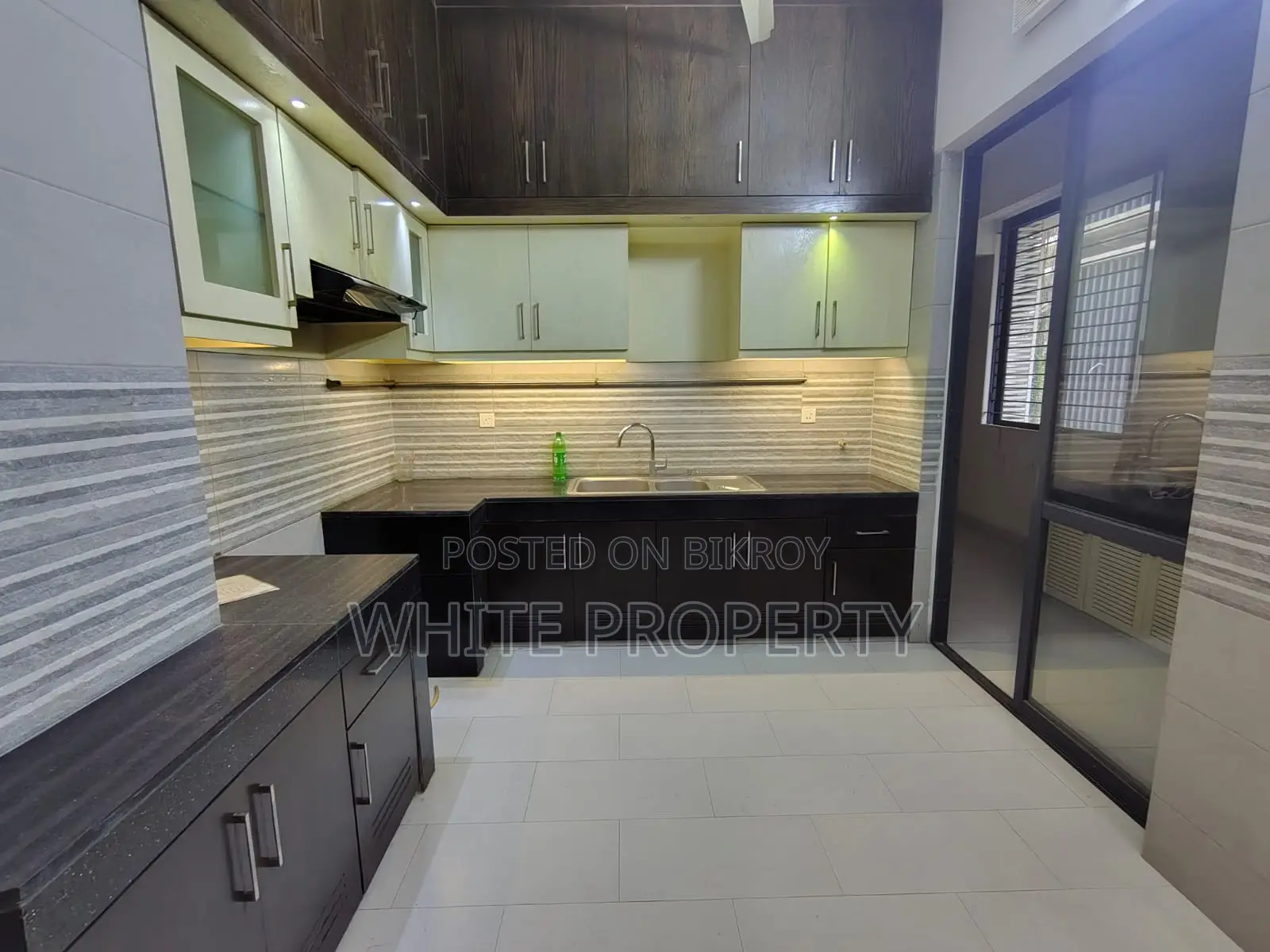 4bdrm Apartment in White Property, Gulshan for rent