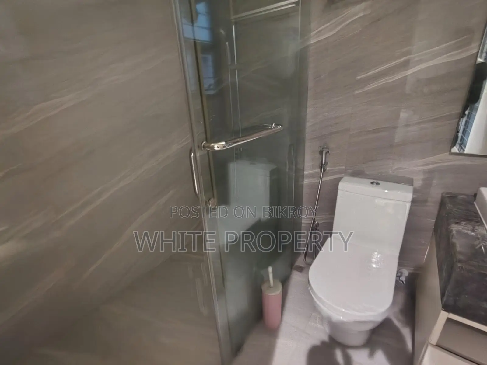 Furnished 3bdrm Apartment in White Property, Gulshan for rent