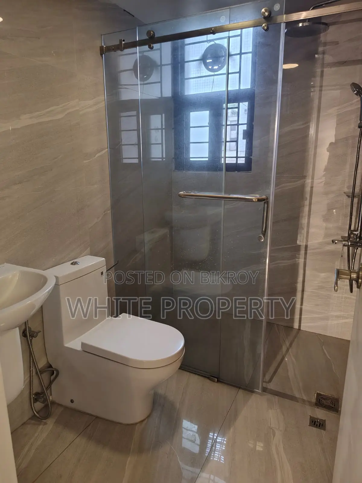 Furnished 3bdrm Apartment in White Property, Gulshan for rent
