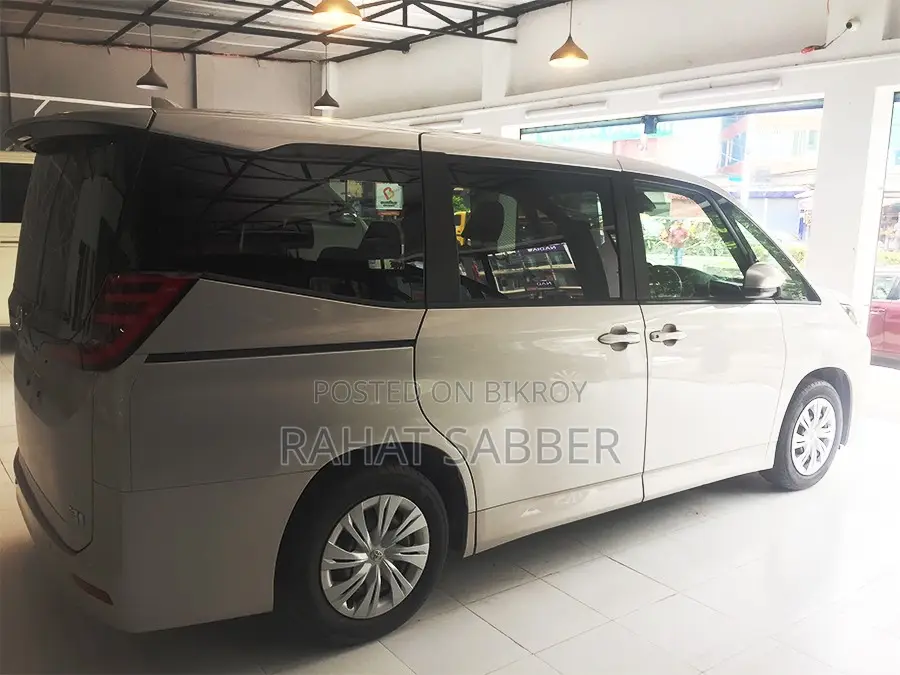 Toyota Noah 2022 Silver